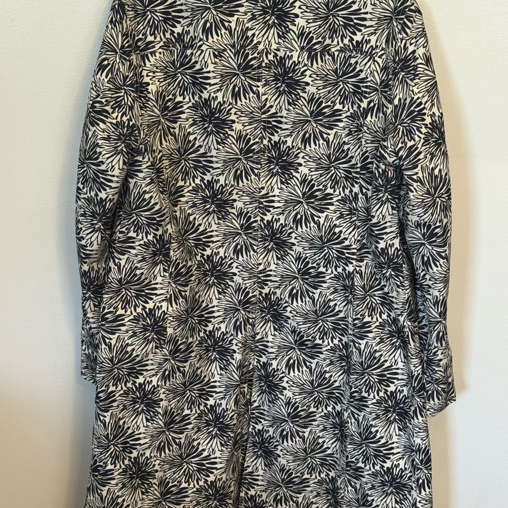 Black and white Floral print rain coat - Picture 3 of 3
